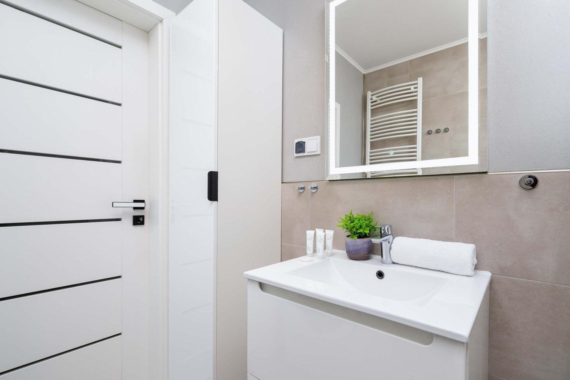Cozy With Parking And Terrace In By Renters Apartmán Krakov